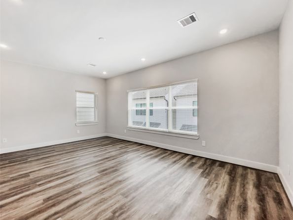 1276 N Post Oak Road B, Houston TX 77055