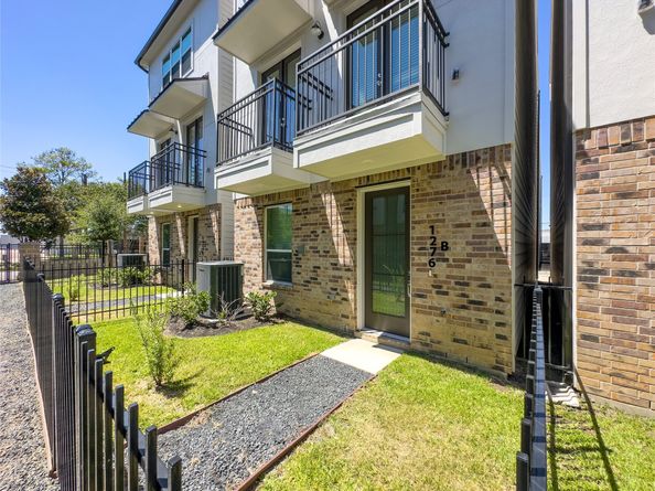 1276 N Post Oak Road B, Houston TX 77055