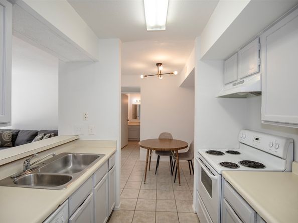 18511 Egret Bay Boulevard 504, Webster TX 77058