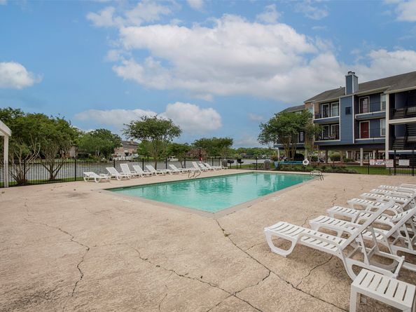 18511 Egret Bay Boulevard 504, Webster TX 77058