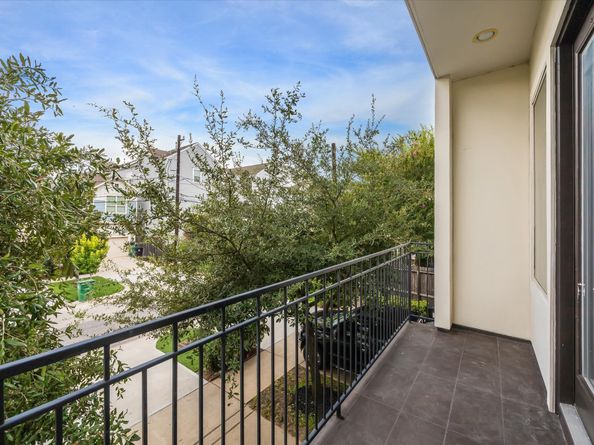 1010 W 24th Street A, Houston TX 77008