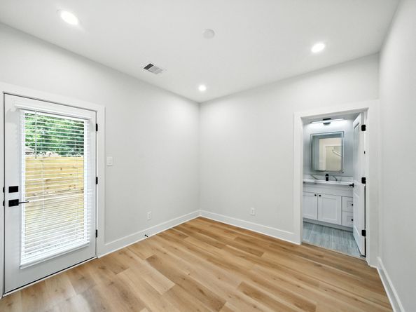 1985 Bauer Dr, Houston TX 77080