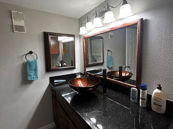 3025 Walnut Bend Lane 18, Houston TX 77042