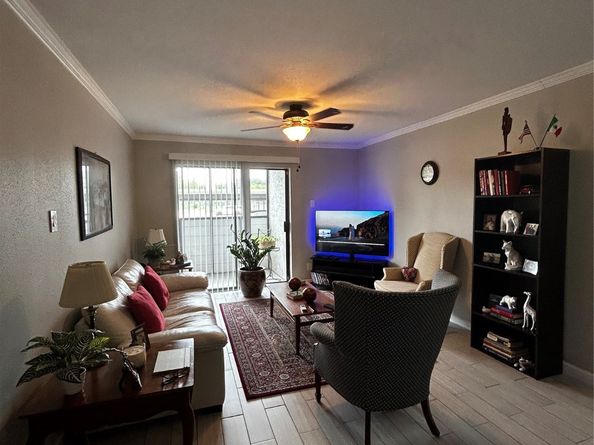 3025 Walnut Bend Lane 18, Houston TX 77042