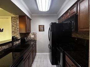 3025 Walnut Bend Lane 18, Houston TX 77042