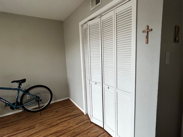 3025 Walnut Bend Lane 18, Houston TX 77042