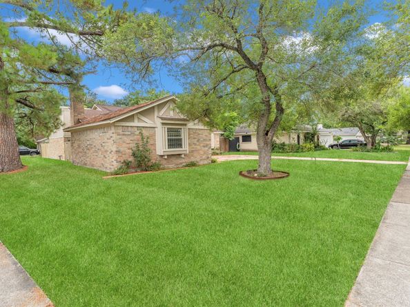 7610 Alperton Drive, Houston TX 77088