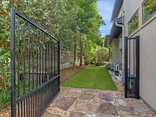 863 W 42nd Street, Houston TX 77018