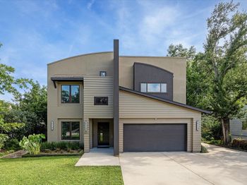 863 W 42nd Street
