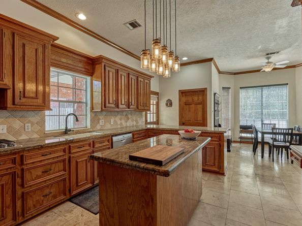 115 E Shadowpoint Circle, The Woodlands TX 77381