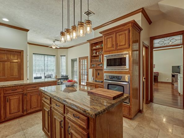 115 E Shadowpoint Circle, The Woodlands TX 77381