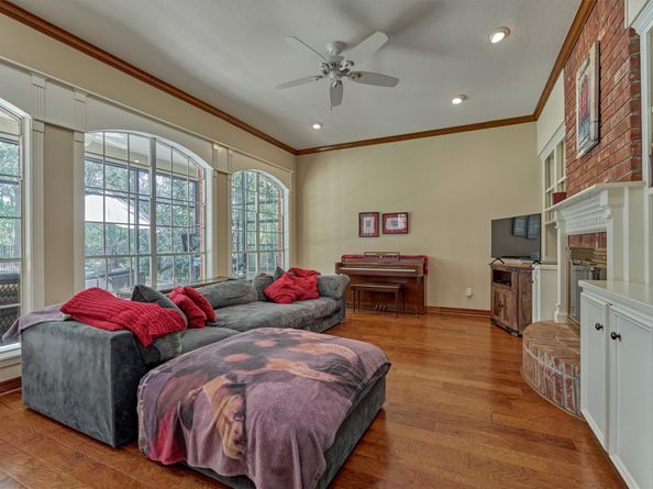 115 E Shadowpoint Circle, The Woodlands TX 77381