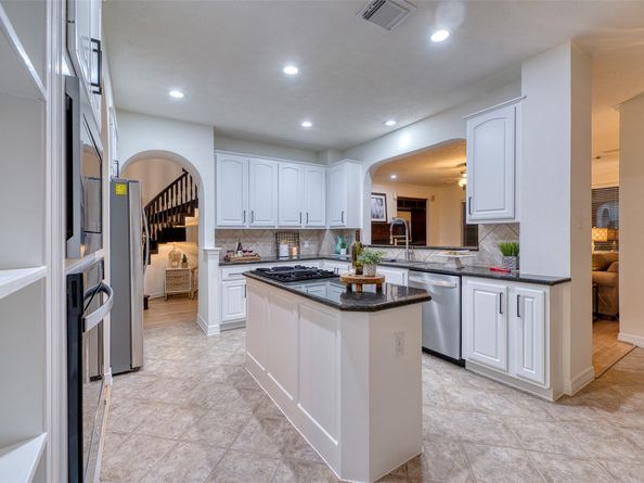 911 Chisel Point Drive, Houston TX 77094