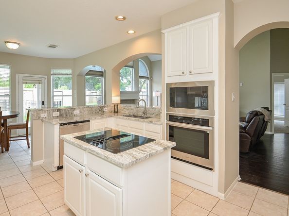 206 Wild Oak Run, Houston TX 77094