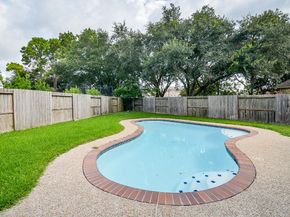 206 Wild Oak Run, Houston TX 77094
