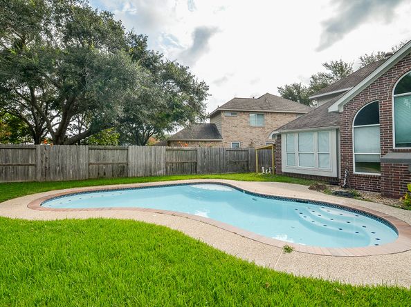 206 Wild Oak Run, Houston TX 77094