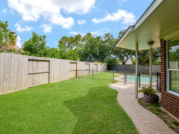 206 Wild Oak Run, Houston TX 77094