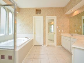 206 Wild Oak Run, Houston TX 77094