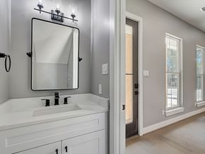 1420 Weiss Street, Houston TX 77009