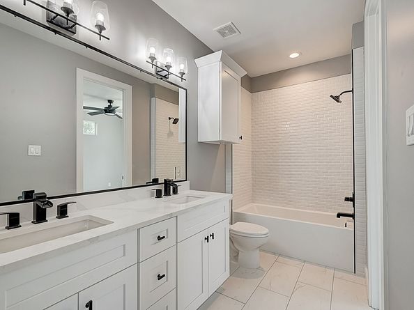 1420 Weiss Street, Houston TX 77009