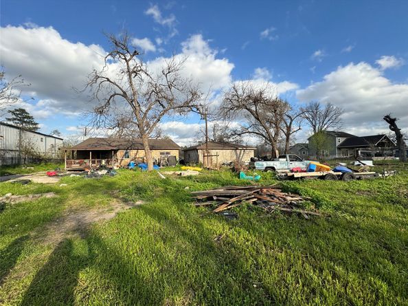 4805 E O S T Drive, Houston TX 77013