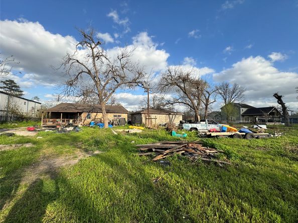 4805 E O S T Drive, Houston TX 77013