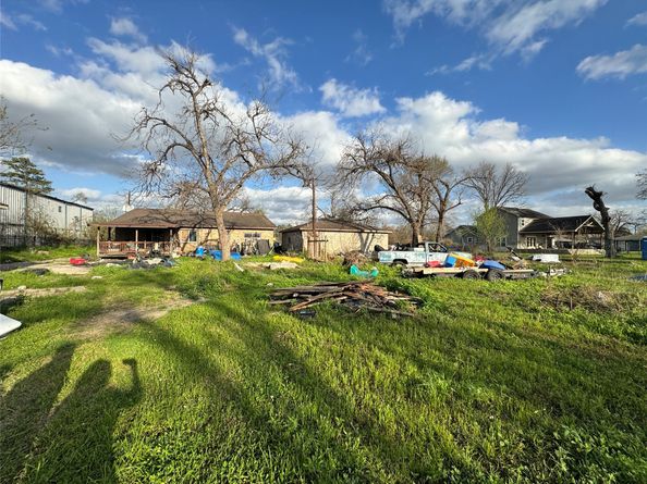 4805 E O S T Drive, Houston TX 77013