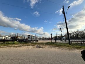 4805 E O S T Drive, Houston TX 77013