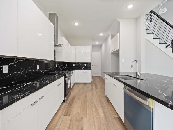 4923 Golden Forest Drive, Houston TX 77091
