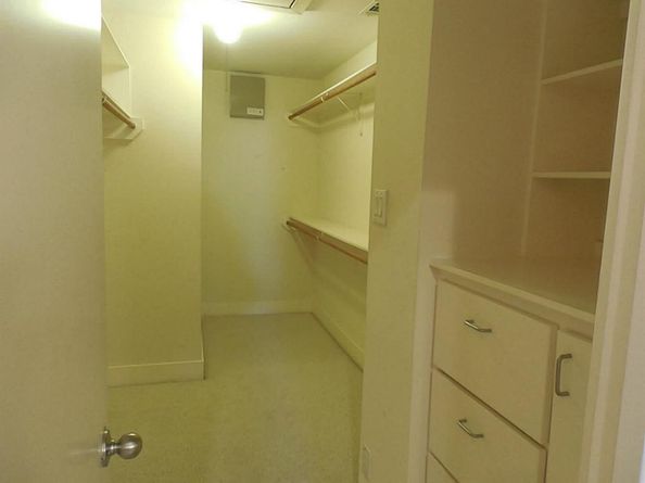 3501 Link Valley Drive 1004, Houston TX 77025