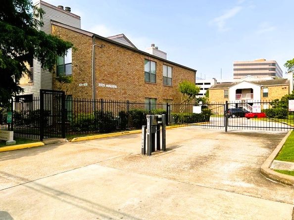 2025 Augusta Drive 804, Houston TX 77057