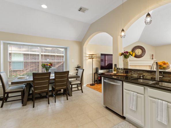 31 Teakwood Place, The Woodlands TX 77384