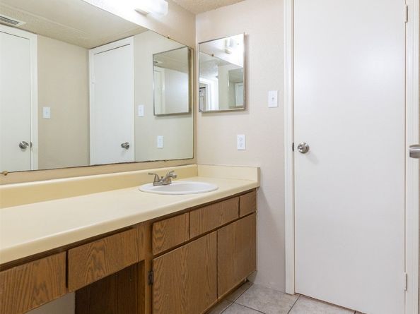 2750 Holly Hall Street 1710, Houston TX 77054