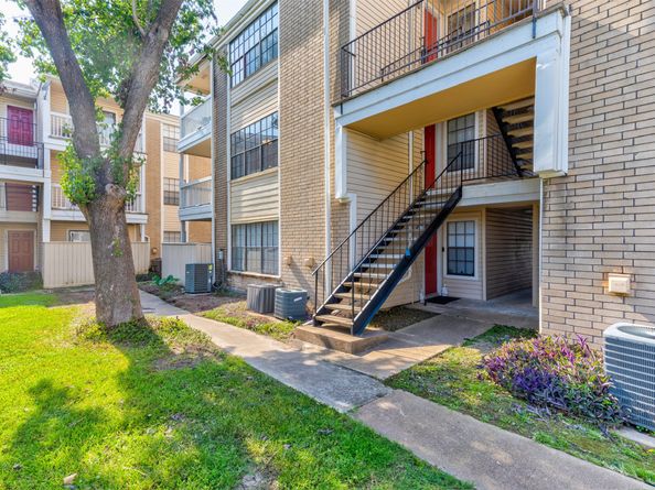 2750 Holly Hall Street 1710, Houston TX 77054