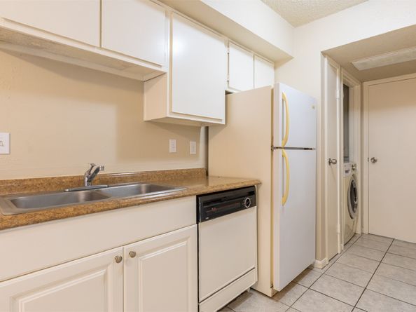 2750 Holly Hall Street 1710, Houston TX 77054