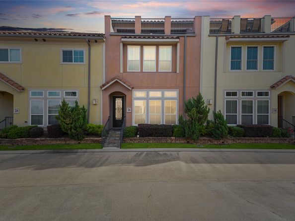 26 W Oaks Drive, Houston TX 77058