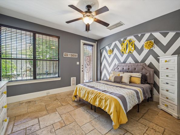 2505 Couch Street B, Houston TX 77008