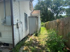 1928 E Crosstimbers Street, Houston TX 77093