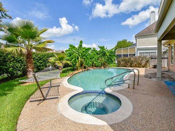 1006 Pointe Loma Drive, Sugar Land TX 77479