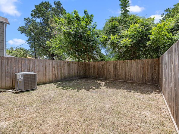 1907 Harlem Street A, Houston TX 77020