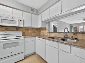 18800 Egret Bay Boulevard 1207, Webster TX 77058