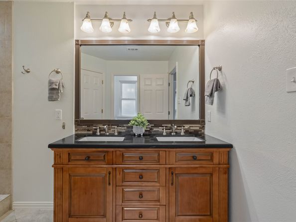 6 Sylvan Forest Drive, The Woodlands TX 77381