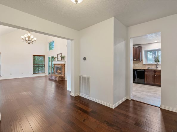 6 Sylvan Forest Drive, The Woodlands TX 77381