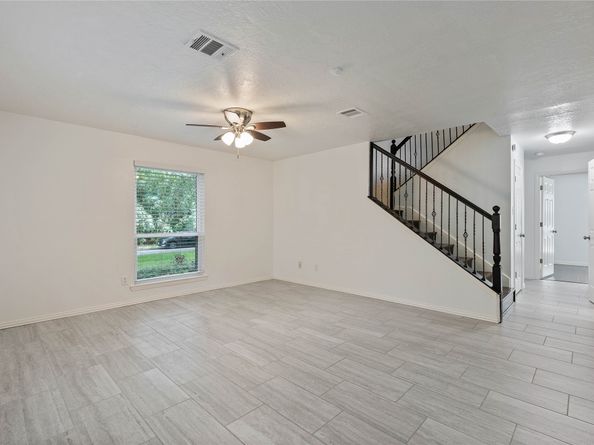 6 Sylvan Forest Drive, The Woodlands TX 77381