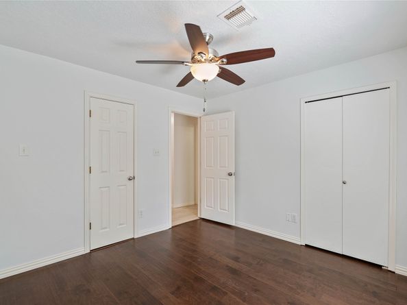 6 Sylvan Forest Drive, The Woodlands TX 77381