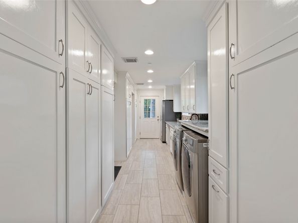 6 Sylvan Forest Drive, The Woodlands TX 77381