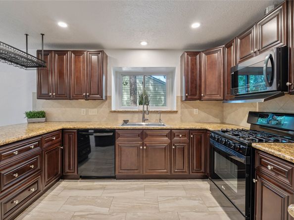 6 Sylvan Forest Drive, The Woodlands TX 77381