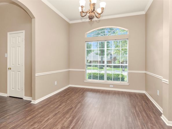 22 Robin Trail, Conroe TX 77304