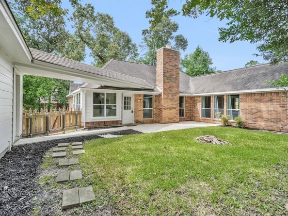 22 Robin Trail, Conroe TX 77304
