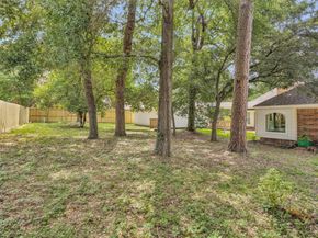 22 Robin Trail, Conroe TX 77304